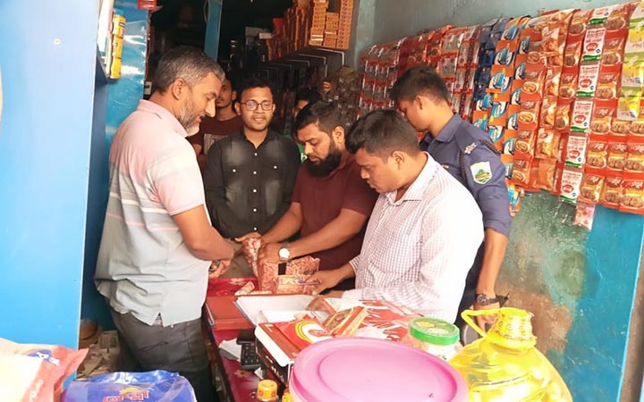 সিরাজগঞ্জে বিপুল পরিমান অবৈধ রাজা বিড়ি জব্দ